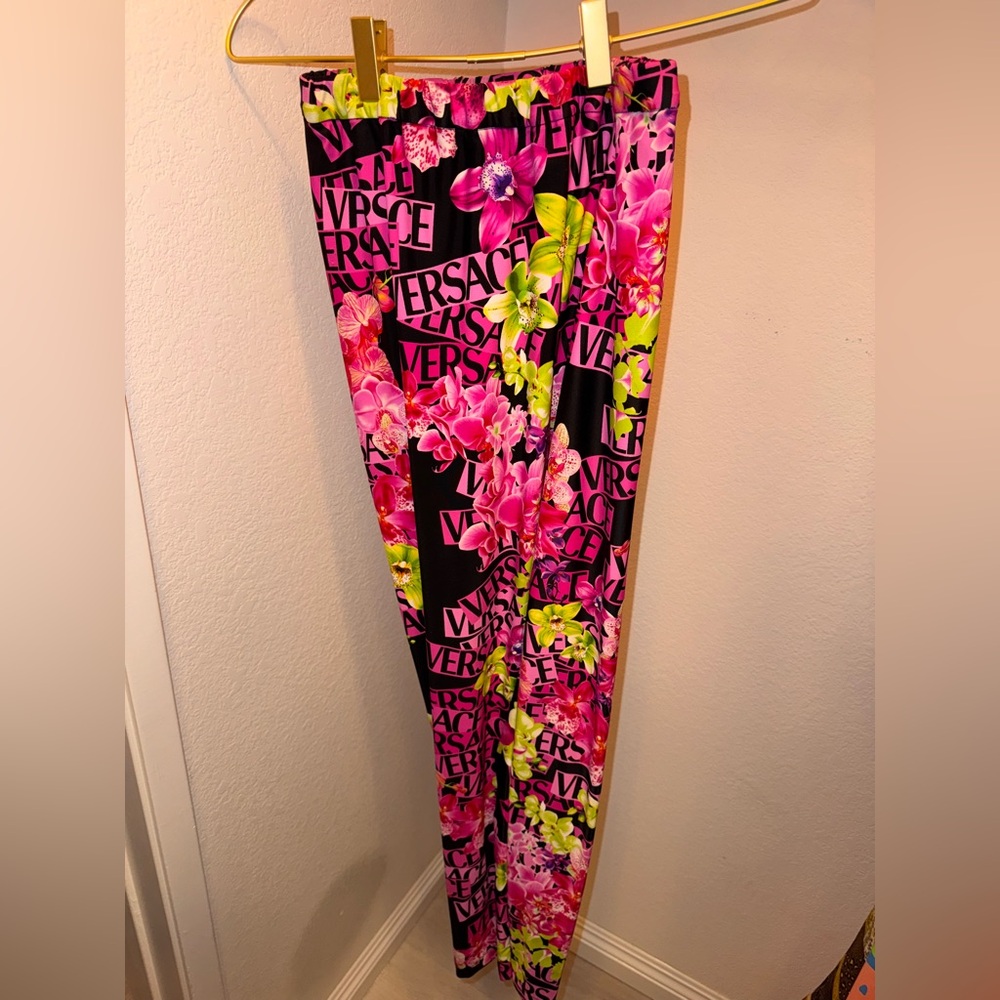 Versace Vibrant Floral Orchid Leggings - Black and Pink READ DESCRIPTION